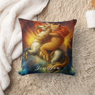 Coussin Napoléon Chat Chevauchant un Cheval à Travers la G