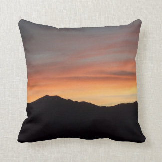 Coussin Nature pittoresque de silhouette de montagne de