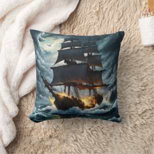Coussin Navire pirate englouti dans les flammes la nuit