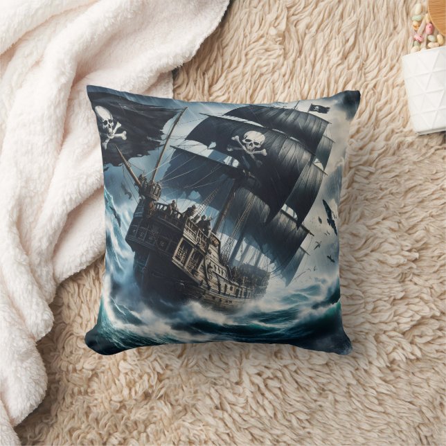 Coussin Navire pirate naviguant en mer agitée à Dusk (Couverture)