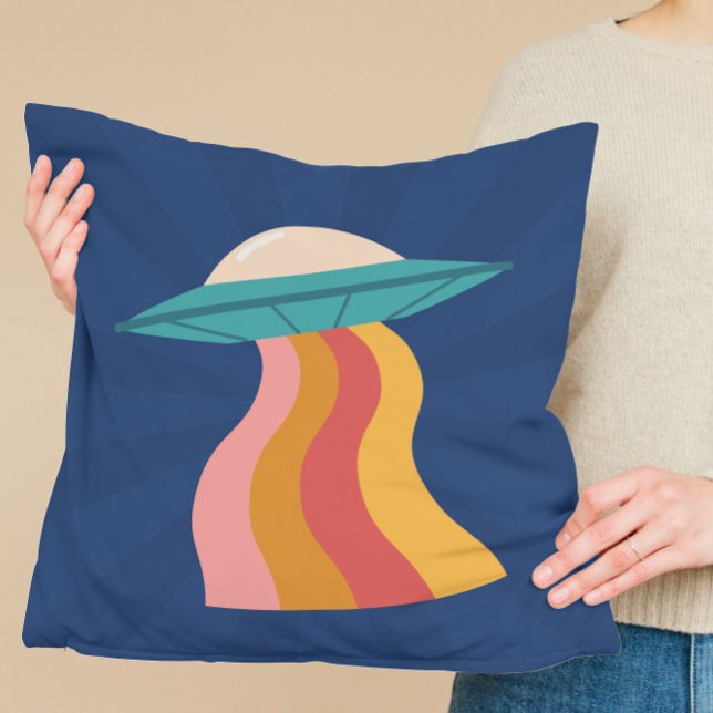 Coussin Navire super Retro Alien Arc-en-ciel (Groovy Retro Alien Spaceship Rainbow Throw Pillow UFO college dorm room decor decoration toss pillow)