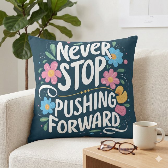 Coussin Ne cesser de pousser vers l'avant Typographie flor (Never Stop Pushing Forward Floral Typography Throw Pillow Mockup A)