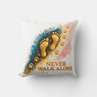 Coussin Ne jamais marcher seul Empreintes dorées et pattes