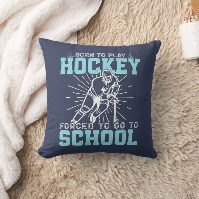 Coussin Né Pour Jouer Au Hockey Forcé D'Aller À L'École Dr (Couverture)