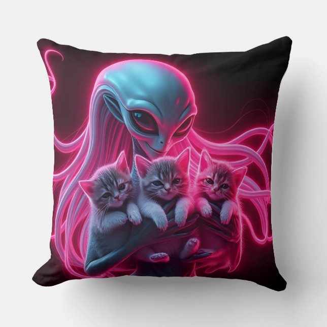 Coussin Neon Femme Alien Cradling Kittens (Recto)