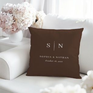 Coussin Neutre Marron Minimaliste et Chic Monogramme de