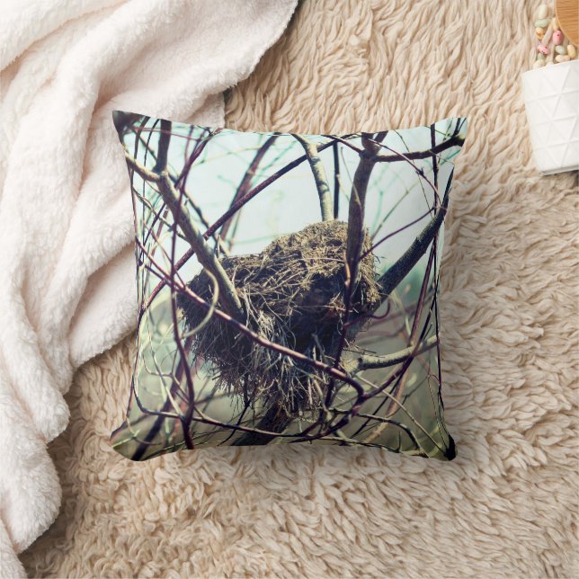 Coussin Nid D'Oiseaux Abandonné Au Printemps (Couverture)