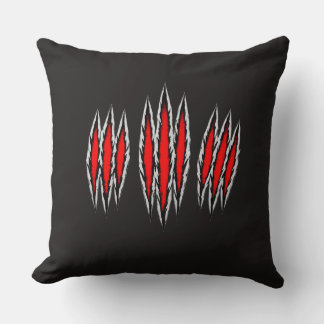 Coussin Nine Lives of Fear – Nine Lives, Nine Strikes