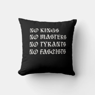 Coussin No Kings No Masters No Tyrants No Fascists Style