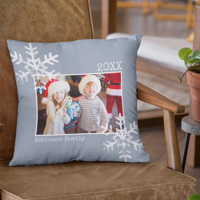Coussin Noël Photo Flammes de neige Dusty Blue (Rustic snowflake family holiday keepsake photo pillow perfect for decorate your home.)