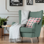 Coussin Noël Plaid moderne | Joyeux Joyeux<br><div class="desc">Ce coussin personnalisé pourrait être juste l'idée cadeau de Noël que vous cherchez. Plaid est tellement rustique et charmant pour Noël. Les couleurs de ce plaid est une touche moderne et traditionnelle qui célèbre la magie de la saison de manière joyeuse et fantaisiste. Rien ne crée la même ambiance d'hiver...</div>
