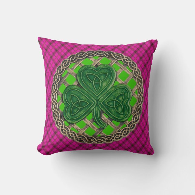 Coussin Nœuds celtiques du trèfle vert sur carreaux roses (Recto)