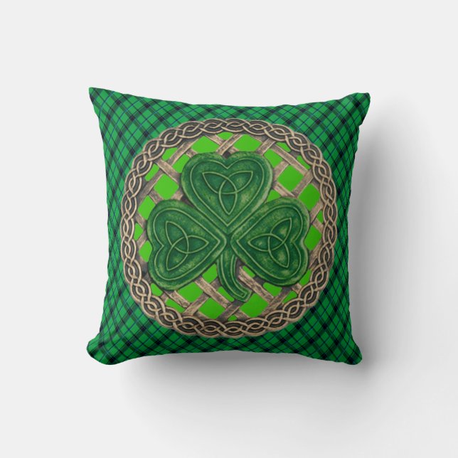 Coussin Nœuds celtiques du trèfle vert sur carreaux verts (Recto)