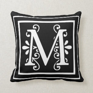 Coussin Noir de monogramme de la lettre M