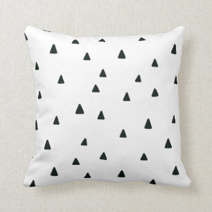 Coussin noir et blanc de triangles
