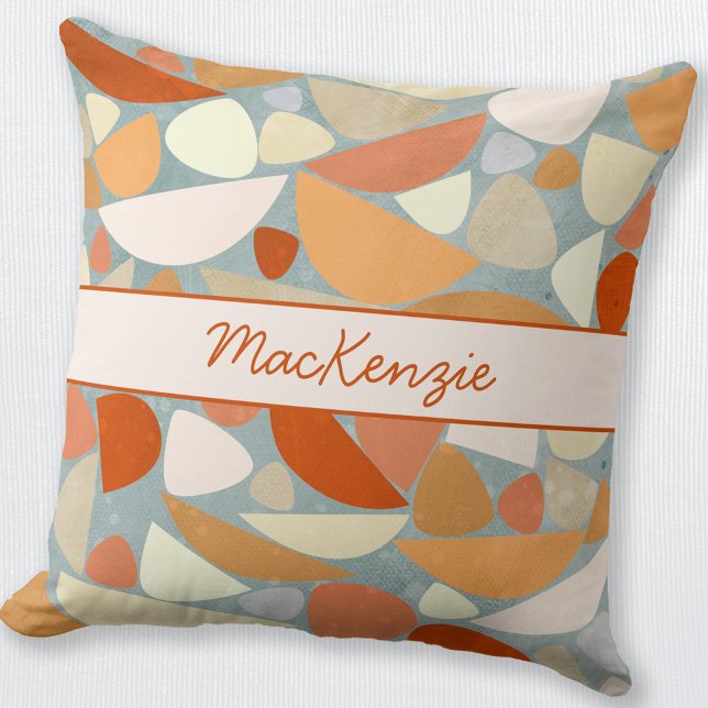 Coussin Nom Abstrait moderne Orange (Modern abstract orange cream and sea foam personalized script name throw pillow)