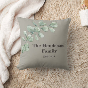 Coussin Nom de famille et année de fondation en vert sauge