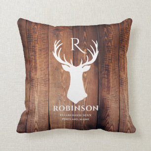 Coussin Nom de famille rustique Monogram Wood Deer Antler