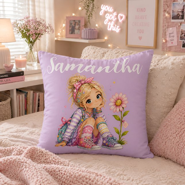 Coussin Nom de fille blonde personnalisé (Créateur téléchargé)