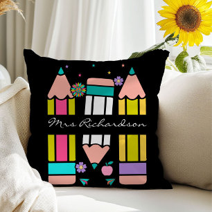 Coussin Nom du crayon coloré de l'enseignant noir Jeter l'
