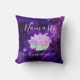 Coussin Nom du monogramme de lotus lotus violet cosmique N