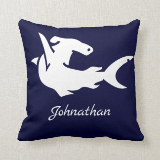 Coussin Nom du requin en tête de marteau blanc bleu marine