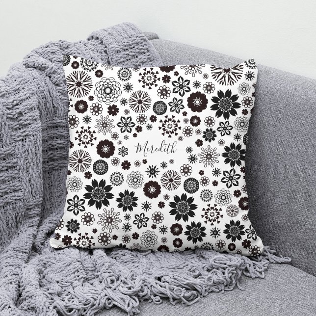 Coussin Nom personnalisable Modèle floral noir et blanc (Créateur téléchargé)