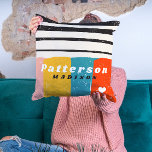 Coussin Nom personnalisé Abstrait coloré du milieu du sièc<br><div class="desc">Colorful Mid Century Abstrait Nom personnalisé Throw Oreillers Coussins dispose d'un motif rayé coloré avec votre nom personnalisé en simple écriture noir et blanc sur un arrière - plan abstrait. Personnalisez en modifiant le texte dans les zones de texte fournies. Un cadeau parfait pour l'anniversaire, Noël, Fête des Mères, soeur,...</div>