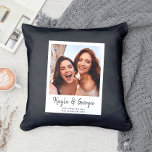 Coussin Nom personnalisé Bestie Photo Amis Soeurs BFF Fun<br><div class="desc">Faites briller l'amitié ! Ce coussin est assuré de tourner la tête et de voler le spectacle sur n'importe quel canapé. Allez-y, transformez les souvenirs en nuggets et dites "BFFs pour toujours" à chaque sieste ! ✨ Simple, moderne et amusant jetez l'oreiller avec votre photo dans un cadre blanc superposé...</div>