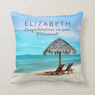 Coussin Nom personnalisé de retraite avec texte Plage trop