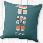 Coussin Nom personnalisé du sushi mou<br><div class="desc">Une pile de sushis,  nigiri et maki roulent l'art alimentaire japonais. Changez le nom pour personnaliser.</div>