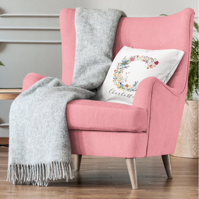 Coussin Nom personnalisé et monogramme floral 'C' (Créateur téléchargé)