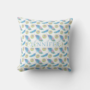 Coussin Nom personnalisé Fond de plumes de paon bleu