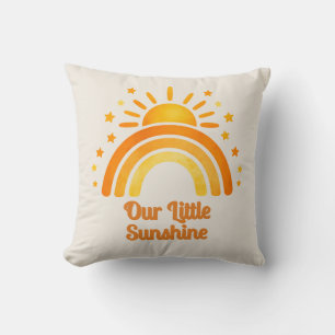 Coussin Notre petite baby shower arc-en-ciel soleil