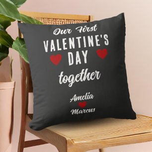 Coussin Notre première Saint-Valentin ensemble gris foncé