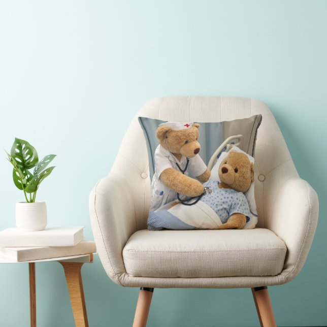 Coussin Nounou ours en peluche avec un stéthoscope  (Chaise)