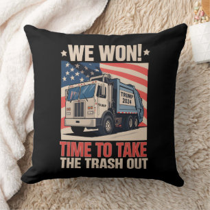 Coussin Nous avons gagné du temps pour sortir les poubelle