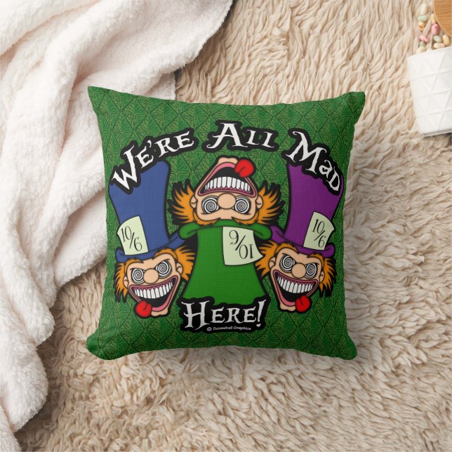 Coussin Nous sommes tous fous ici ! (Couverture)