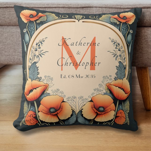 Coussin Nouvellement Mariés Monogramme Floral Vintage Art  (Vintage Newlywed Floral Pillow with Monogram and Orange Poppies with Green Foliage, art nouveau.)