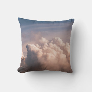 COUSSIN NUAGES BLANCS SOUS CIEL BLEU