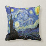Coussin Nuit étoilée par Vincent van Gogh 1889<br><div class="desc">Au meilleur de ma connaissance ces images sont dans le public domain et considéré d'être libres pour employer sans restriction aux USA. 
 Veuillez me contacter si vous découvrez que quelconque d'entre ces images ne sont pas dans le public domain.</div>