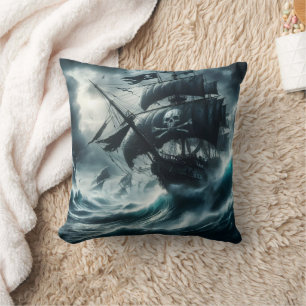 Coussin Nuit orageuse sur un bateau pirate naviguant en me