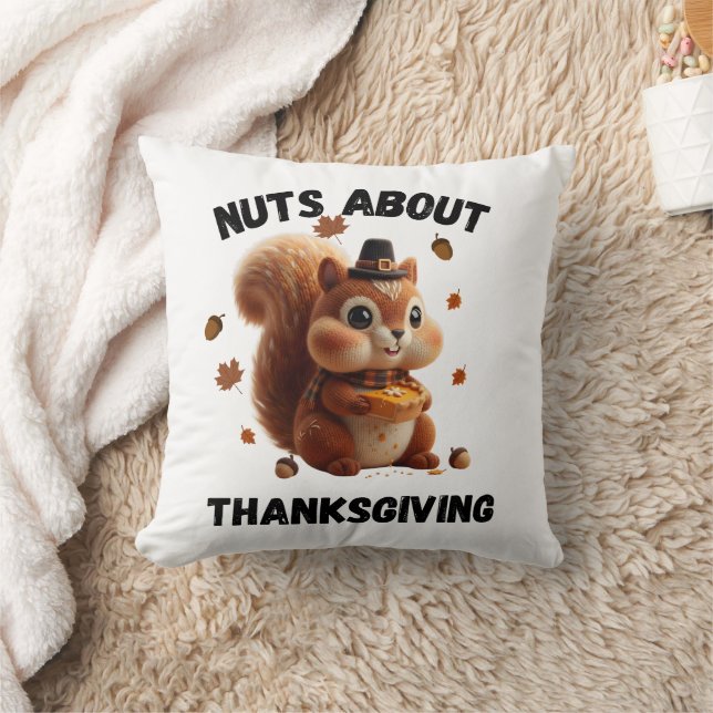 Coussin Nuts About Pie – Cute Yarn Squirrel Thanksgiving  (Couverture)