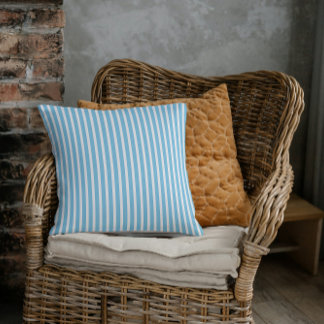 Coussin Océan rayé bleu ciel et blanc inspiré