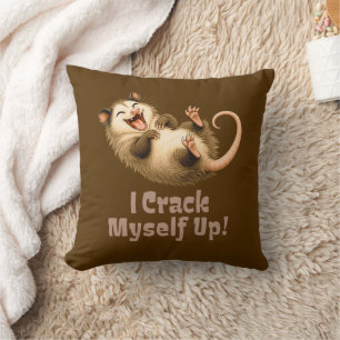 Coussin Opossum drôle qui rit dans un dessin animé