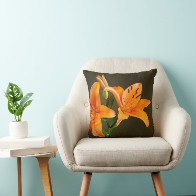 Coussin Orange Tiger Lily Fleurs et bourgeons Gros plan (Chaise)