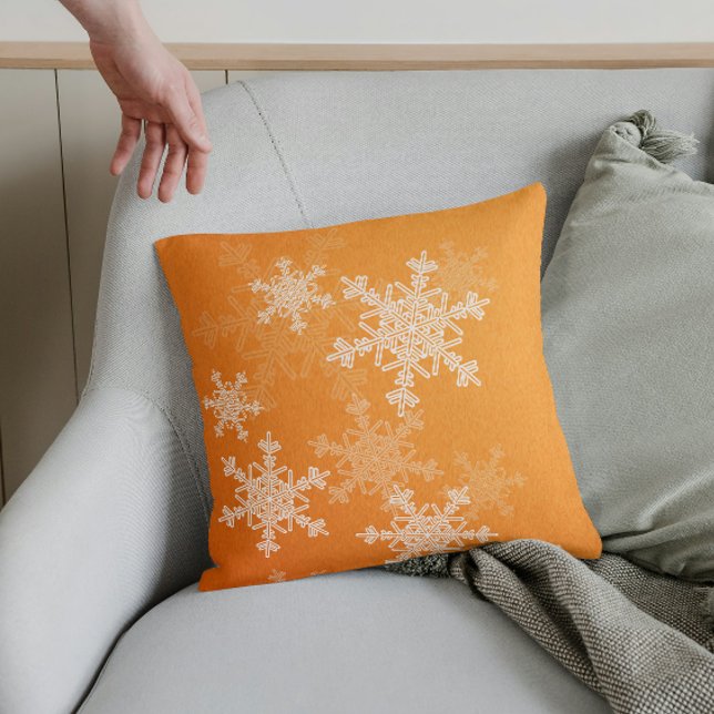 Coussin Orange White Snowflakes minimaliste Noël (Créateur téléchargé)