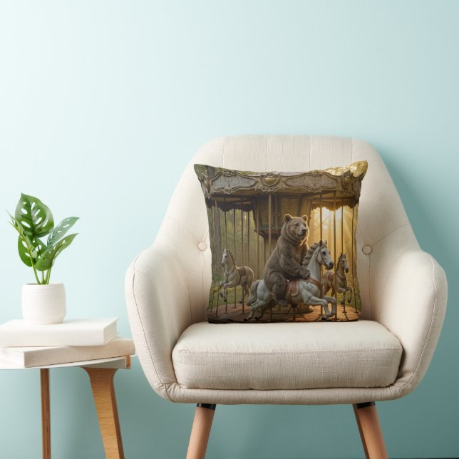 Coussin Ours chevauchant un cheval de carrousel dans une f (Chaise)