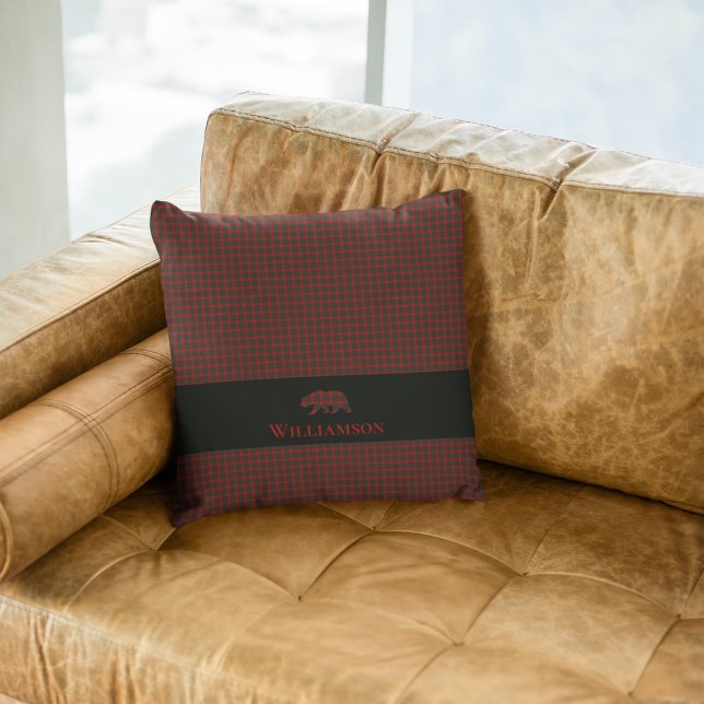 Coussin Ours de monogramme plaqué rustique | Buffalo Red B (Créateur téléchargé)