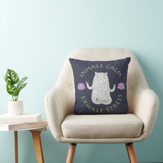 Coussin Ours en yoga à deux tons, inspirez, expirez (Chaise)